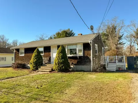 19 Flint Corn Rd, Portsmouth, RI 02871