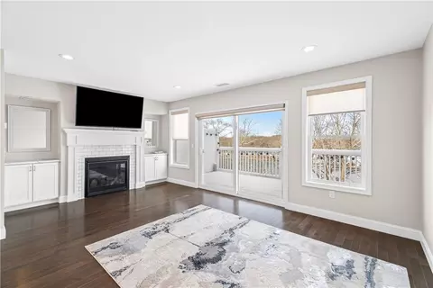 Living - 3800 Post Rd #4, Warwick, RI 02886 photo 2 of 4
