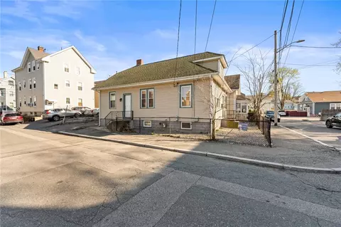 18 Crowninshield St, Providence, RI 02909