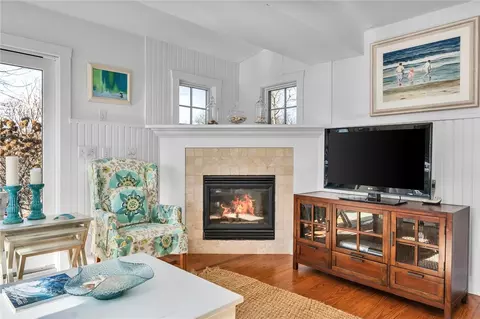 Living - 43 Noyes Neck Rd, Westerly, RI 02891 photo 3 of 4