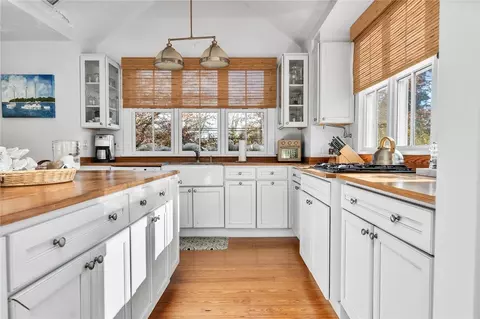 Kitchen - 43 Noyes Neck Rd, Westerly, RI 02891 photo 4 of 5