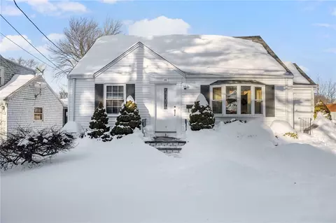 136 King Philip Rd, Rumford, RI 02916