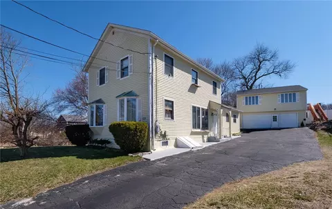 129 Simmonsville Ave, Johnston, RI 02919
