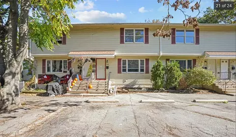 598 Weeden St, Pawtucket, RI 02860