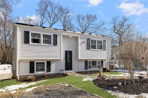 110 Tiernan Ave, Warwick, RI 02886