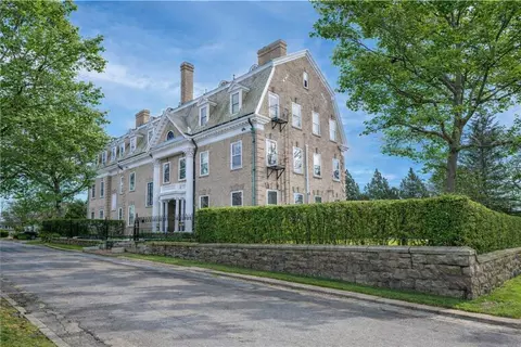 1 Oakwood Ter #7, Newport, RI 02840
