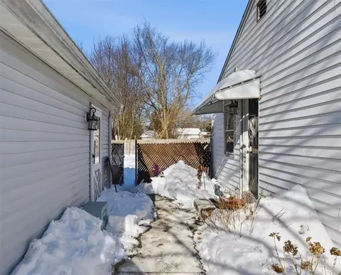 Entry Way - 11 Midway Dr, Warwick, RI 02886 photo 1 of 3