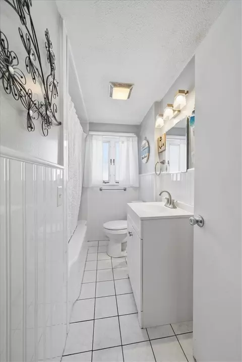 Bath - 11 Midway Dr, Warwick, RI 02886 photo 1 of 2