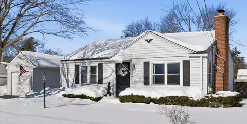11 Midway Dr, Warwick, RI 02886