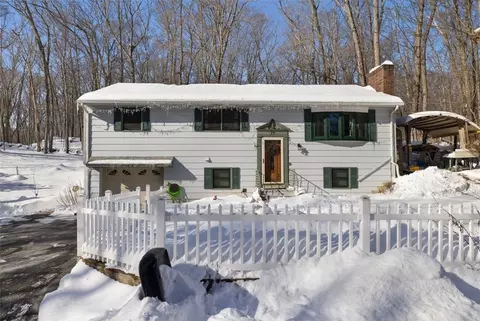 73 Westwood Dr, Cumberland, RI 02864