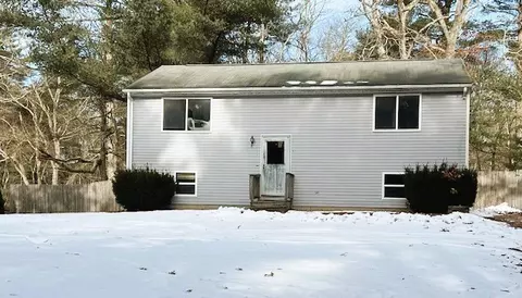 7 Nipmuck Trl, West Greenwich, RI 02817