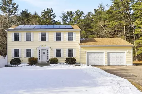13 Beverly Ann Dr, Hope Valley, RI 02832