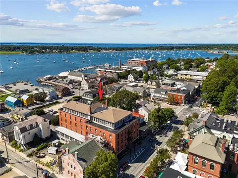 423 Hope St #1A, Bristol, RI 02809