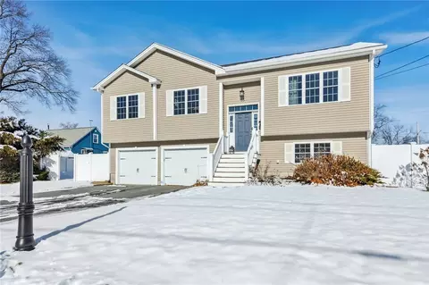 55 Dixie Ave, Warwick, RI 02889