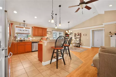 Entry Way - 263 Plain St, Rehoboth, MA 02769 photo 3 of 8