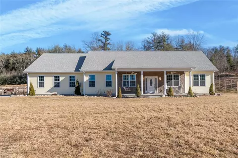 117 New Rd, Thompson, CT 06277