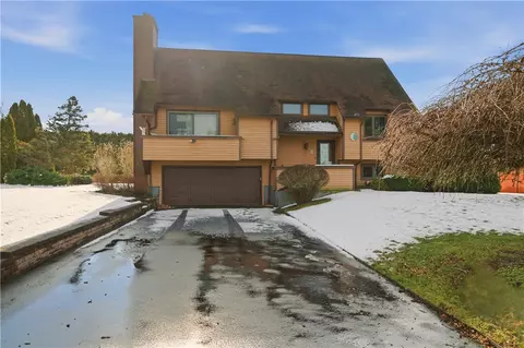 23 Indian Hill Cir, Middletown, RI 02842