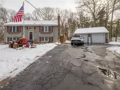 20 Whitney Ln, Oakland, RI 02858