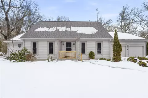 7 Watchaug Ln, Charlestown, RI 02813