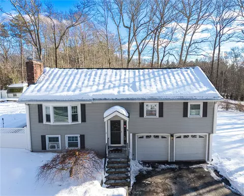 9 Laurel Ln, North Smithfield, RI 02896