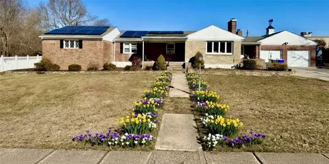 33 Whipple Ave, Westerly, RI 02891