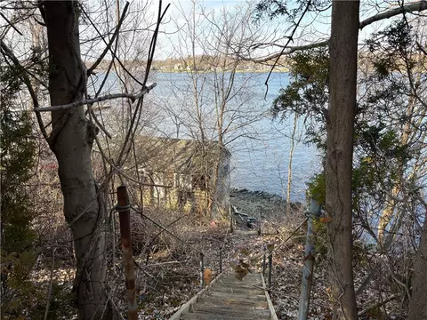 351 County Rd, Barrington, RI 02806