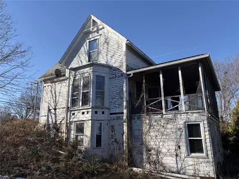 351 County Rd, Barrington, RI 02806