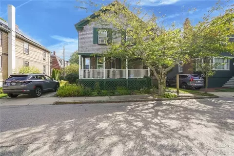 19 Slocum St, Newport, RI 02840