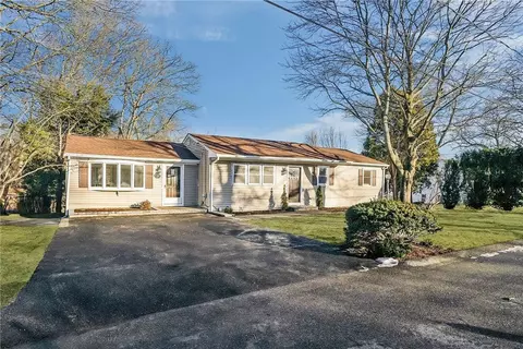 38 Bowman St, Warwick, RI 02889 photo 2