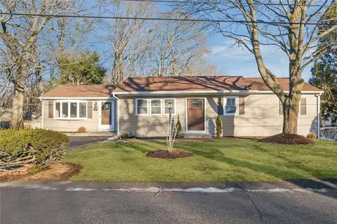 38 Bowman St, Warwick, RI 02889