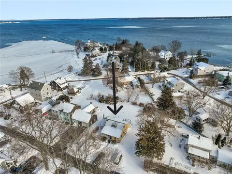 22 Lexington Ave, North Kingstown, RI 02852