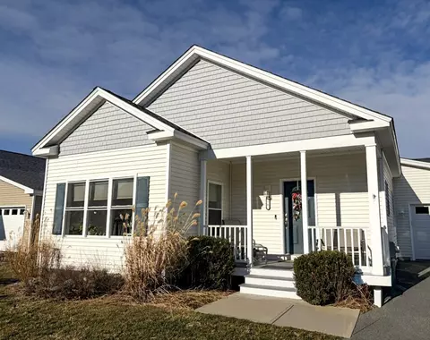 58 Chickadee Ln, South Kingstown, RI 02879