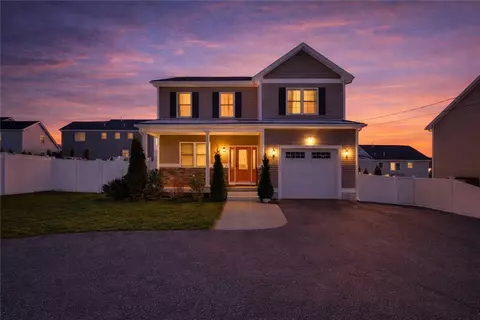 136 Cobble Hill Rd, Lincoln, RI 02865