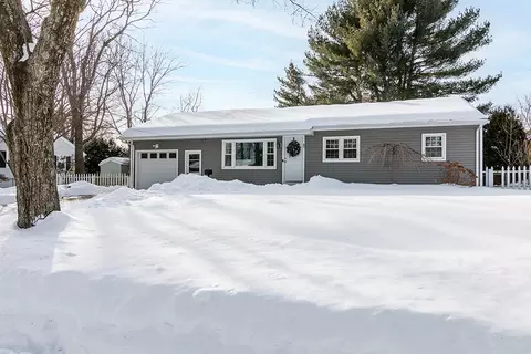 65 Pequot Trl, East Greenwich, RI 02818