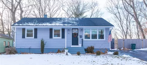 91 Windsor Park Dr, Coventry, RI 02816
