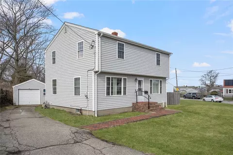 4 Halsey Ave, Middletown, RI 02842