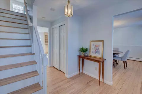 6 Contour Rd, Warwick, RI 02886 photo 4