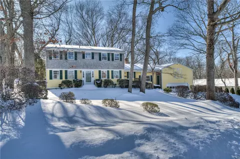 6 Contour Rd, Warwick, RI 02886