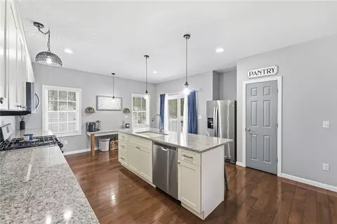 Kitchen - 28 Cardinal Dr, Killingly, CT 06241 photo 4 of 4