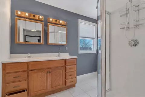 Bath - 414 Rhode Island Ave, Woonsocket, RI 02895 photo 4 of 6