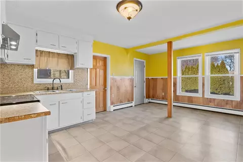 147 Warwick St, Woonsocket, RI 02895 photo 4