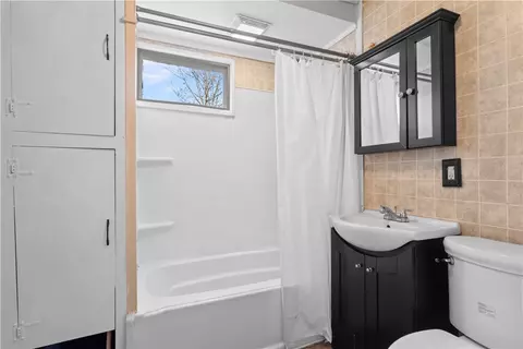 147 Warwick St, Woonsocket, RI 02895 photo 13