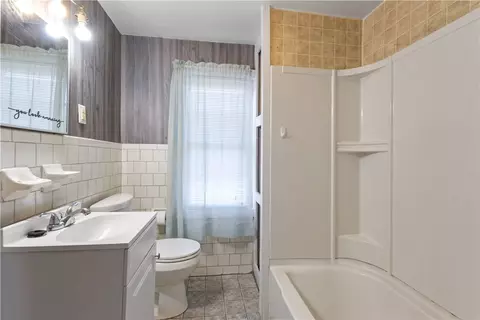 147 Warwick St, Woonsocket, RI 02895 photo 26