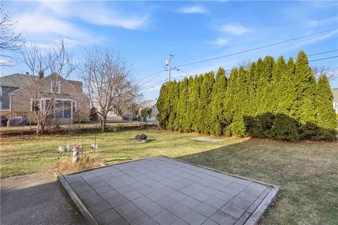 147 Warwick St, Woonsocket, RI 02895 photo 31