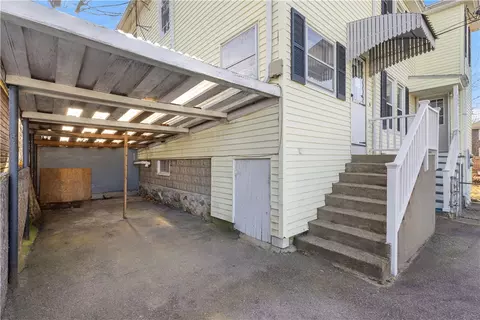 147 Warwick St, Woonsocket, RI 02895 photo 34