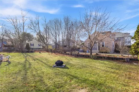 147 Warwick St, Woonsocket, RI 02895 photo 32