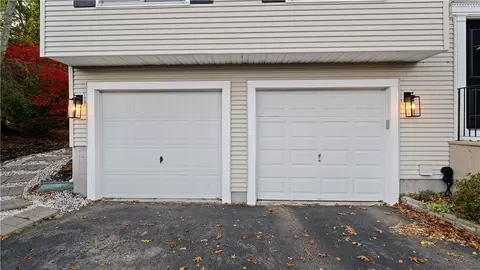 27 Great Oak Dr, Warwick, RI 02886 photo 3