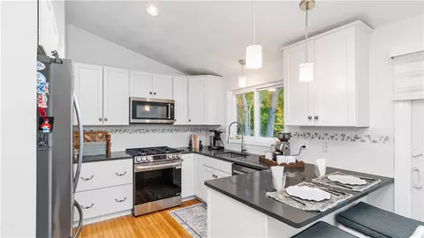 27 Great Oak Dr, Warwick, RI 02886 photo 11