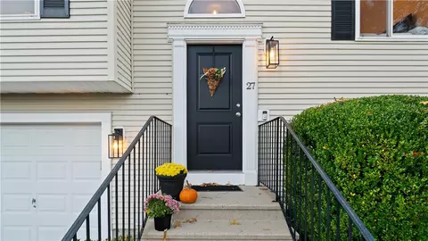 27 Great Oak Dr, Warwick, RI 02886 photo 5