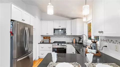 27 Great Oak Dr, Warwick, RI 02886 photo 12